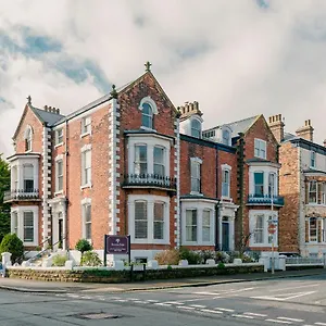 17-west-street-scarborough.yorkshirehotels.net/
